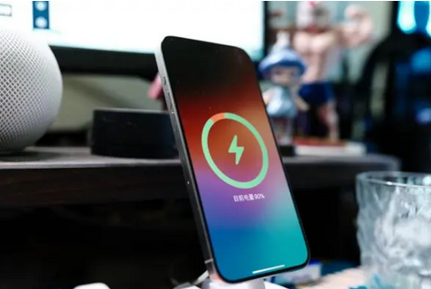 土默特左苹果15换屏服务分享用什么充电器给iPhone15充电更好 